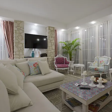 Cella & Ephesus 호텔 3*