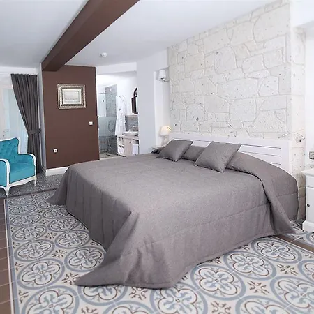 Cella & Ephesus 3*