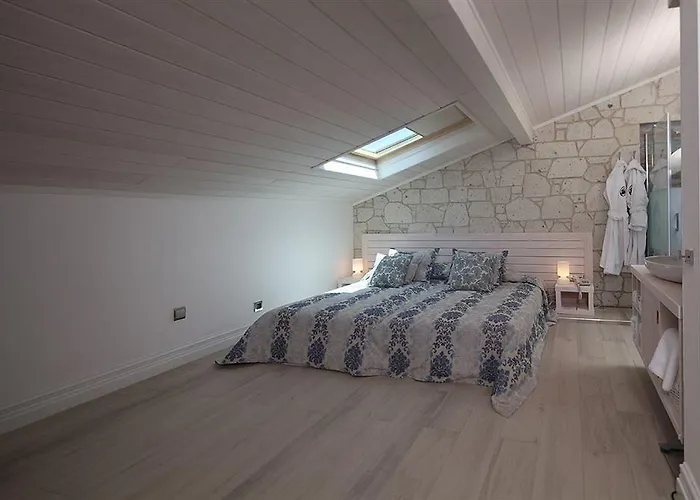 Hotel Cella & Ephesus 3*