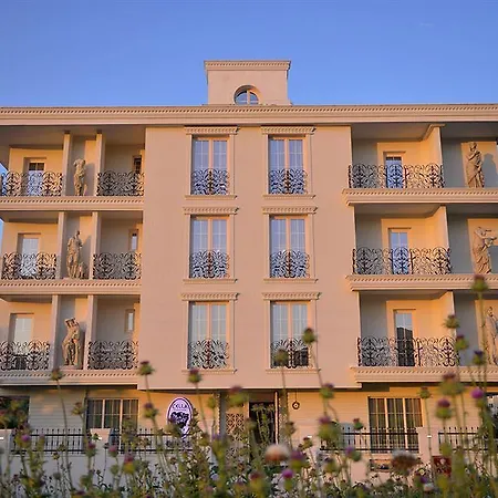Cella & Ephesus Otel 3*