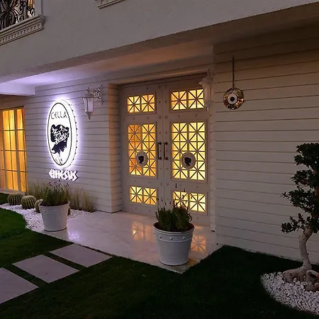 Otel Cella & Ephesus 3*