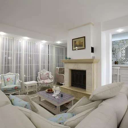 Cella & Ephesus Otel 3*