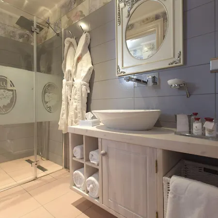 Cella & Ephesus Otel 3*