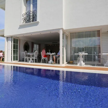 Cella Boutique And 3*